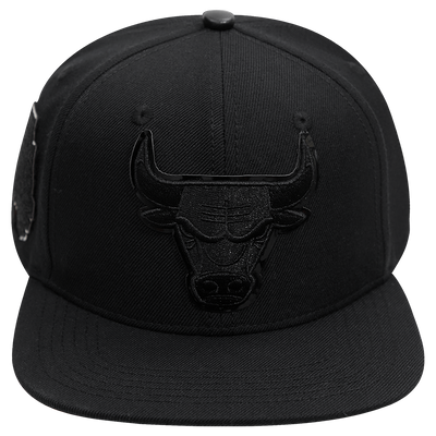 Mens Chicago Bulls Classic Triple Black Snapback Cap