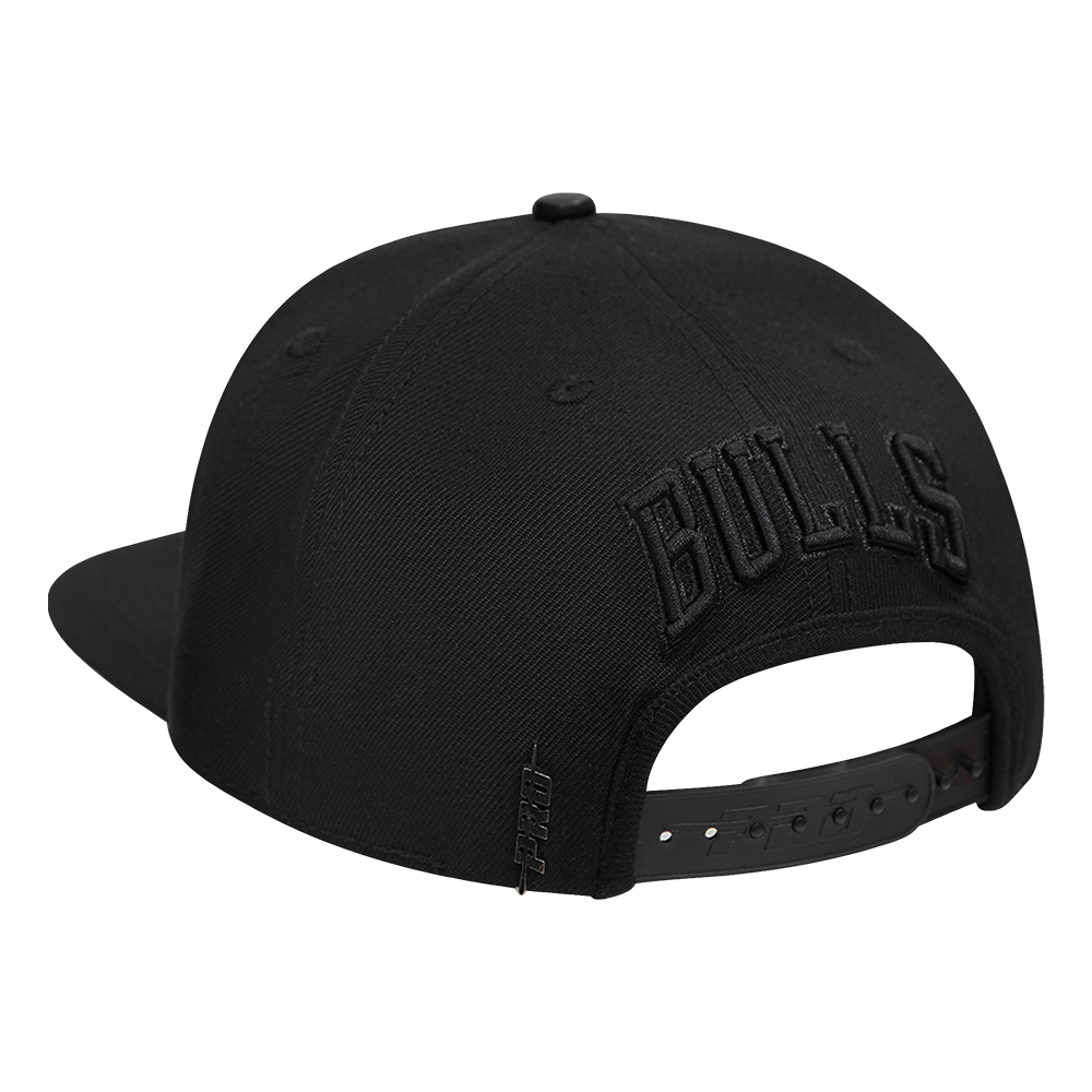 Mens Chicago Bulls Classic Triple Black Snapback Cap