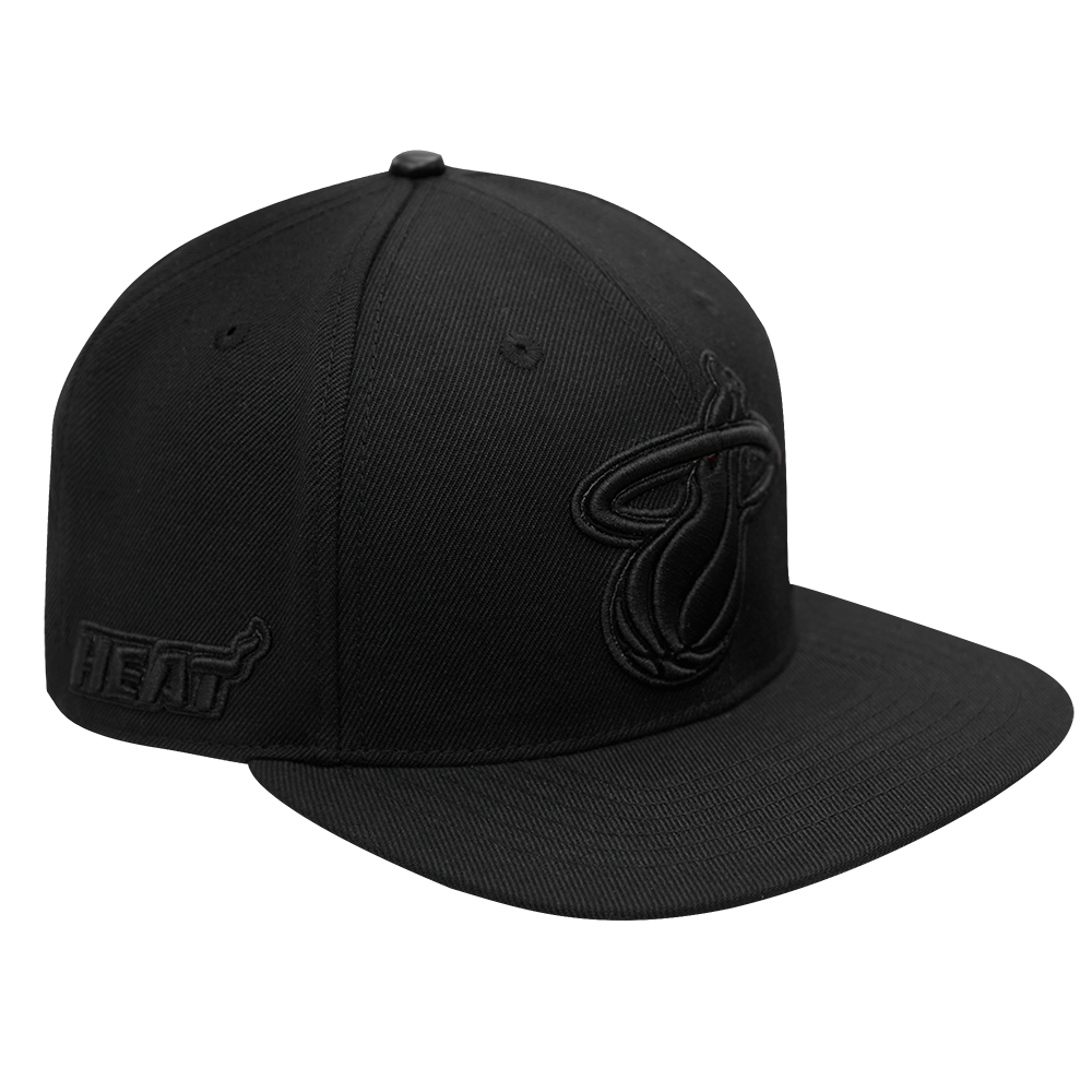 Mens Miami Heat Classic Triple Black Snapback Cap