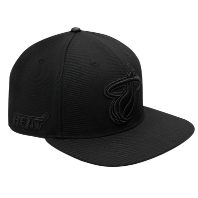 Mens Miami Heat Classic Triple Black Snapback Cap